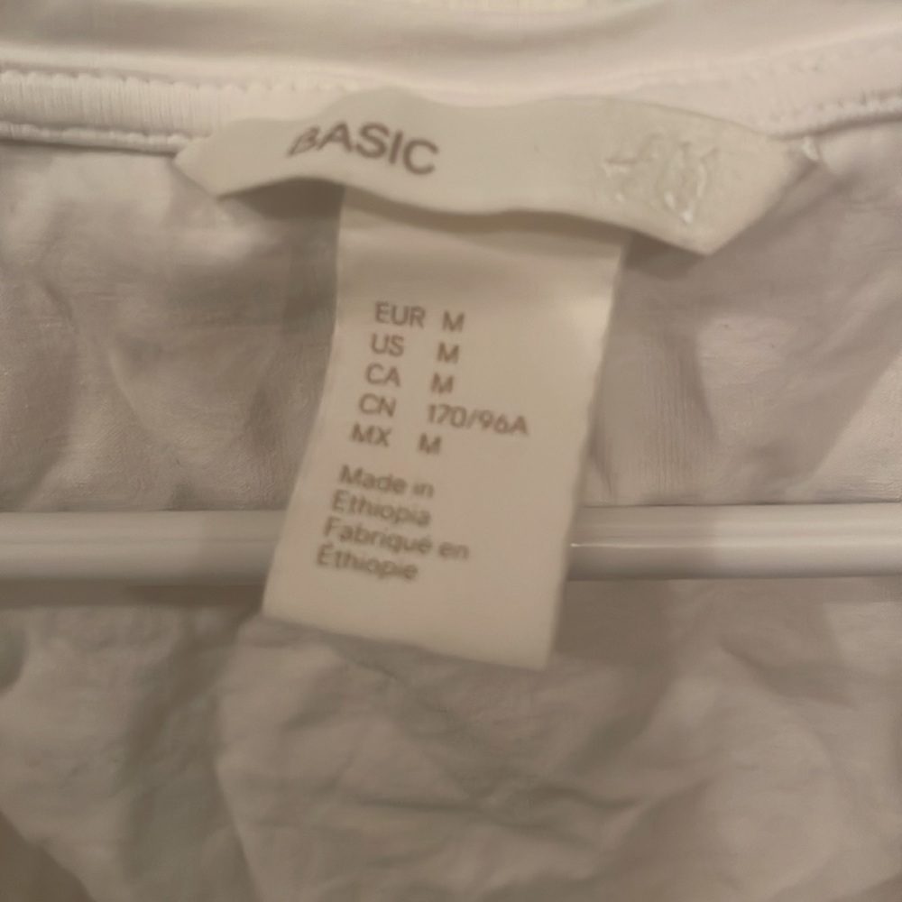 H&M tee - Picture 3 of 3